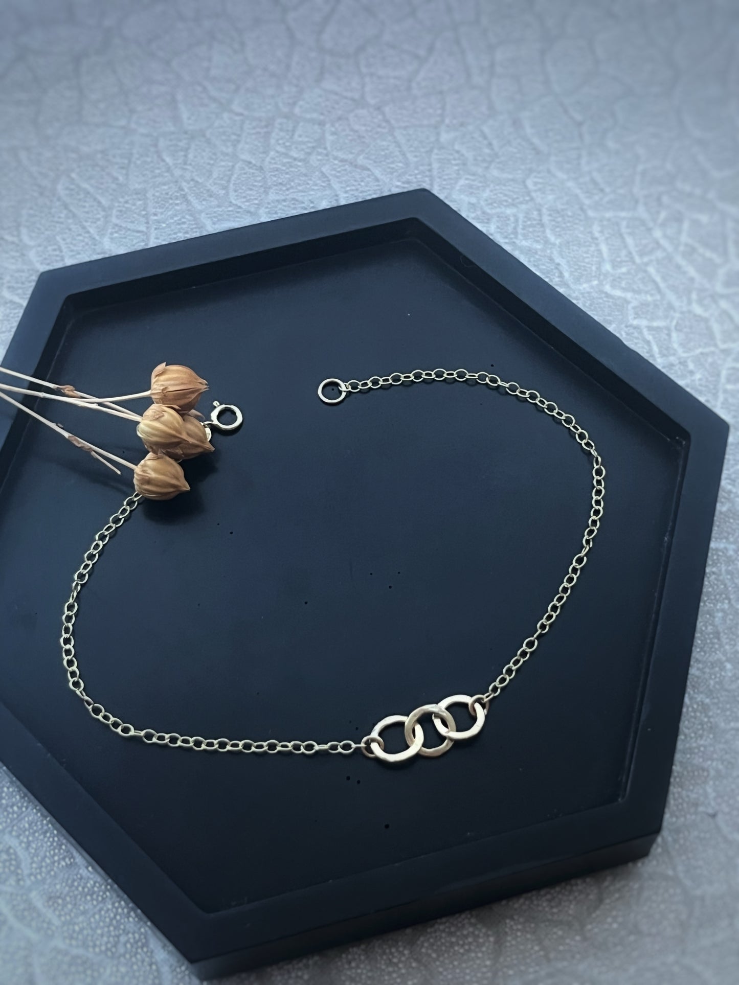 Solid 9ct gold interlocking 3 tiny circle hoop, hammered bracelet