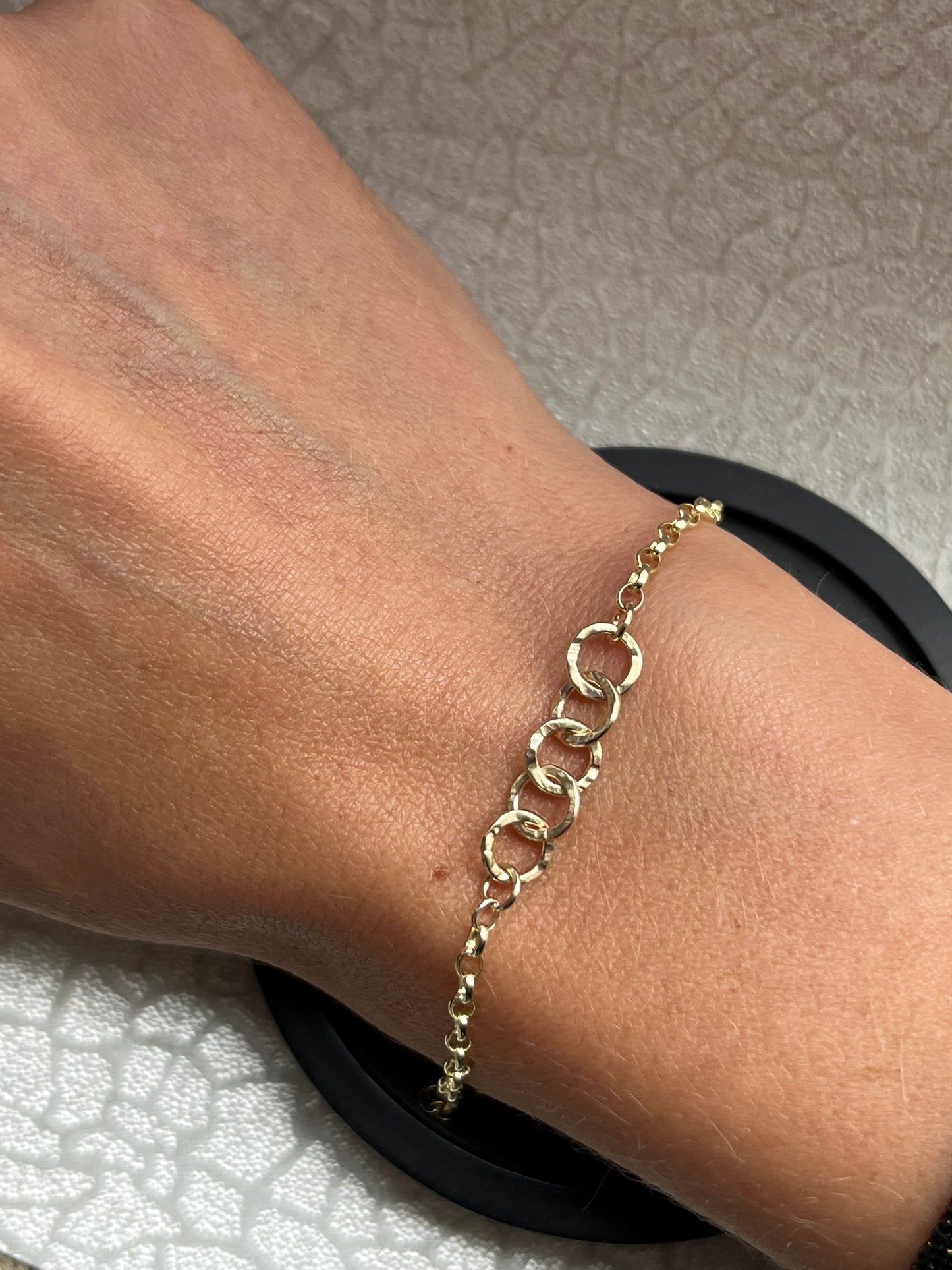 Solid 9ct gold heavy 2.3 belcher chain hammered 5 interlocking yellow gold hoop bracelet
