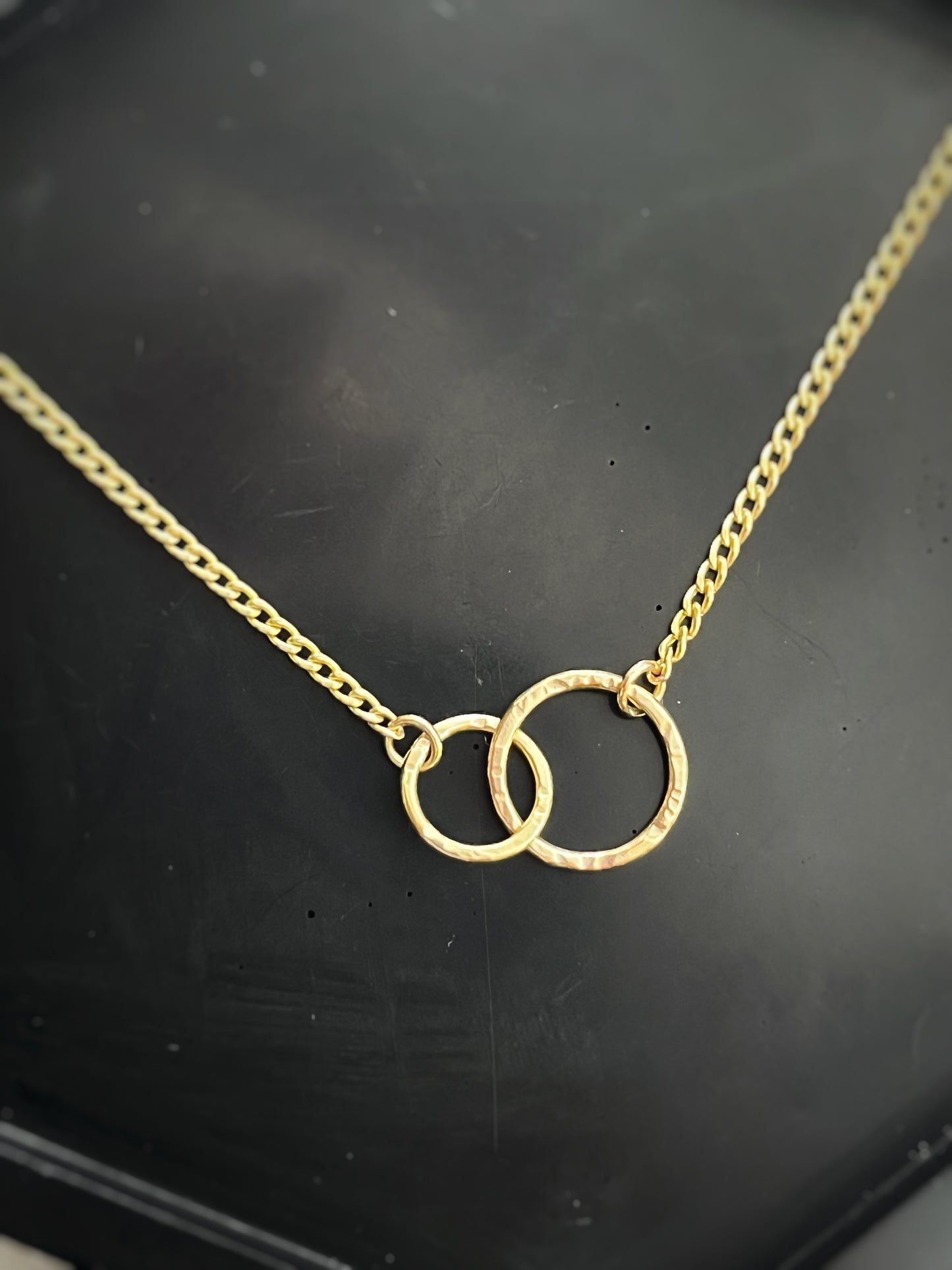 Solid 9ct gold, handmade hammered textured interlocking 9mm & 12mm circle curb chain necklace