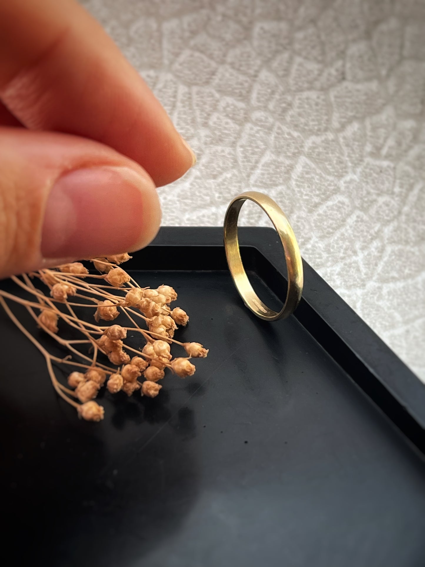 Solid 9ct yellow gold 2mm D section simple plain modern delicate recycled gold half round band ring