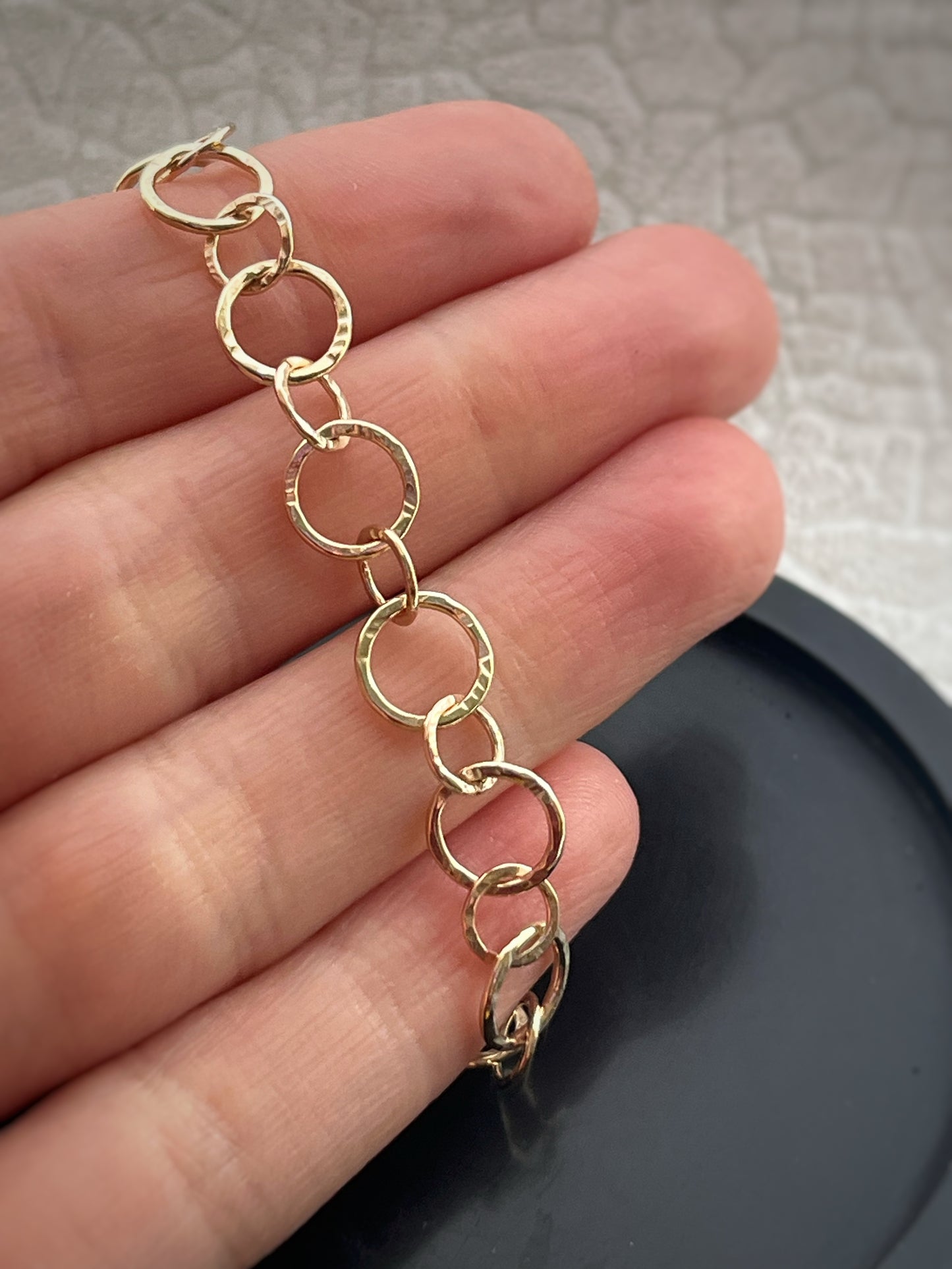 Solid 9ct gold hammered interlocking 2 size yellow gold hoop bracelet