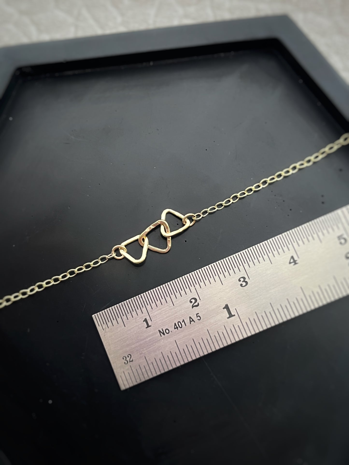 Solid 9ct gold hammered 3 triangle interlocking yellow gold 6mm hoop bracelet