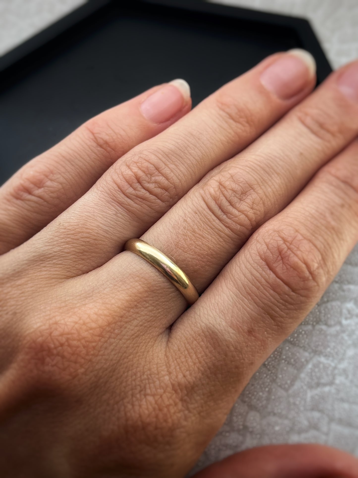 Solid 9ct yellow gold 3mm D section simple plain modern delicate recycled gold half round band ring