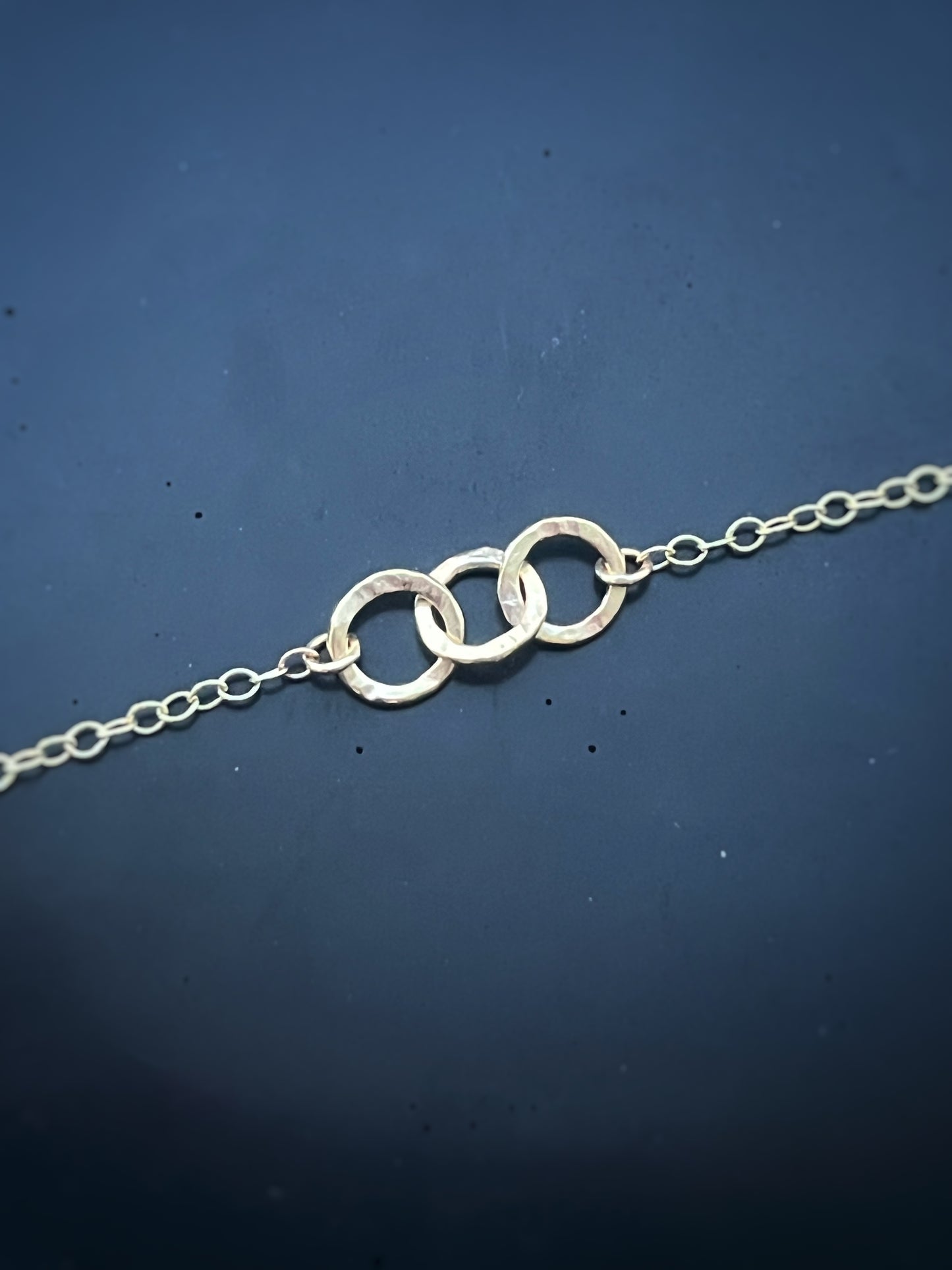 Solid 9ct gold interlocking 3 tiny circle hoop, hammered bracelet