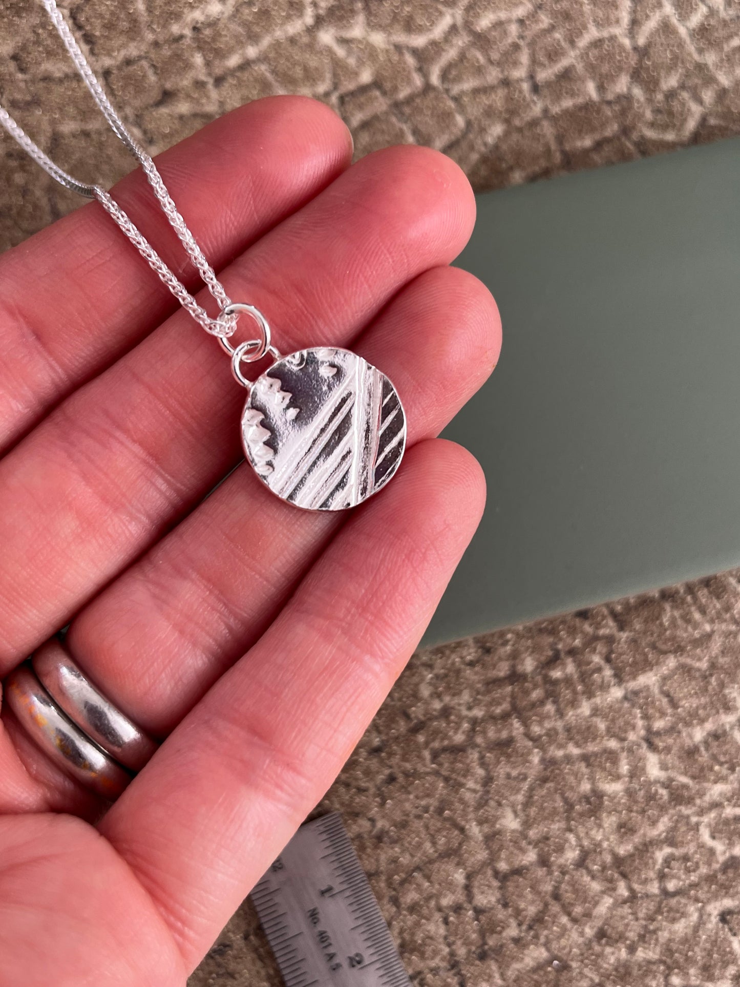 Fine silver abstract pattern pendant 16mm