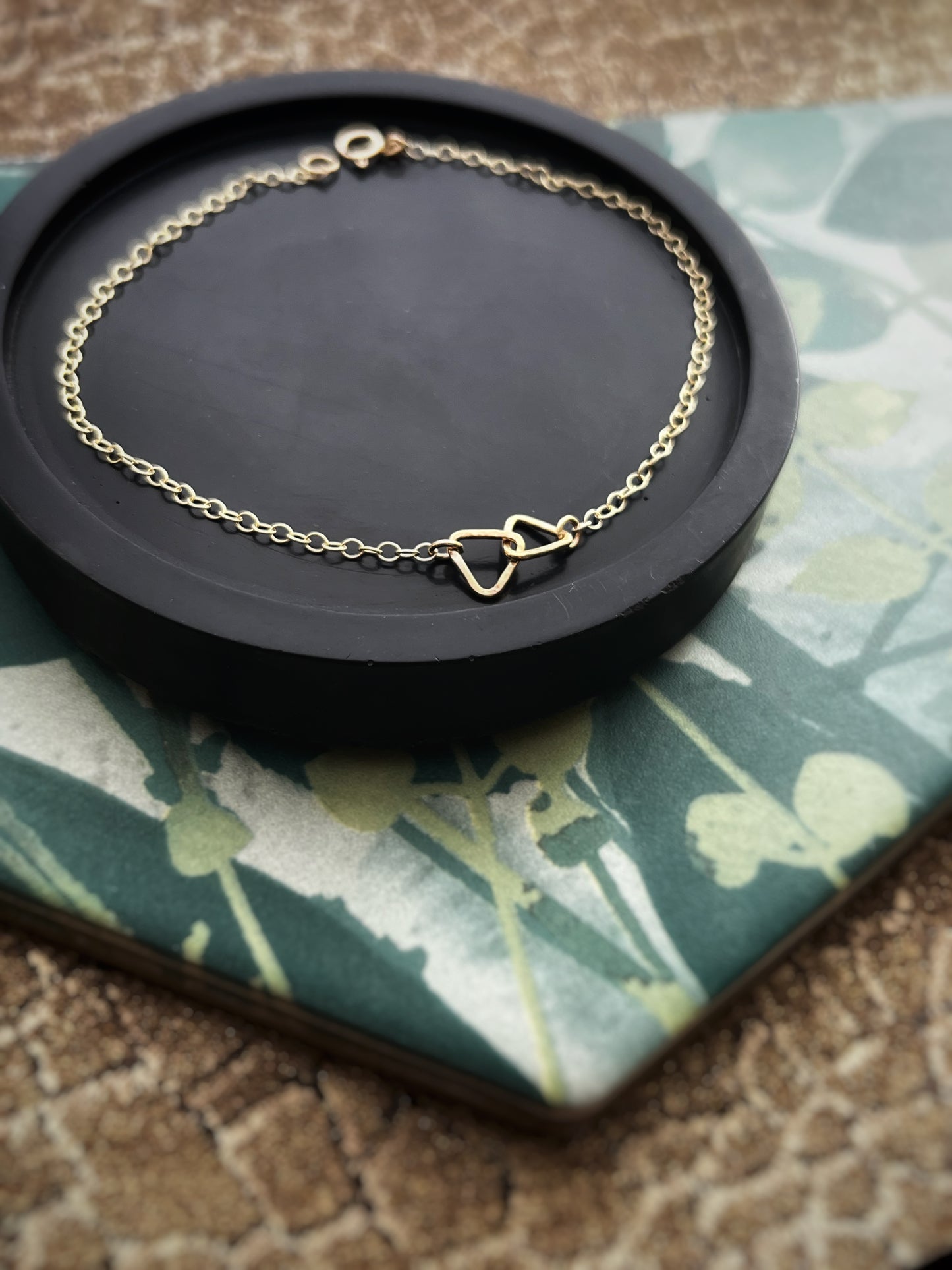 Solid 9ct yellow gold hammered triangles bracelet 7.5 inches