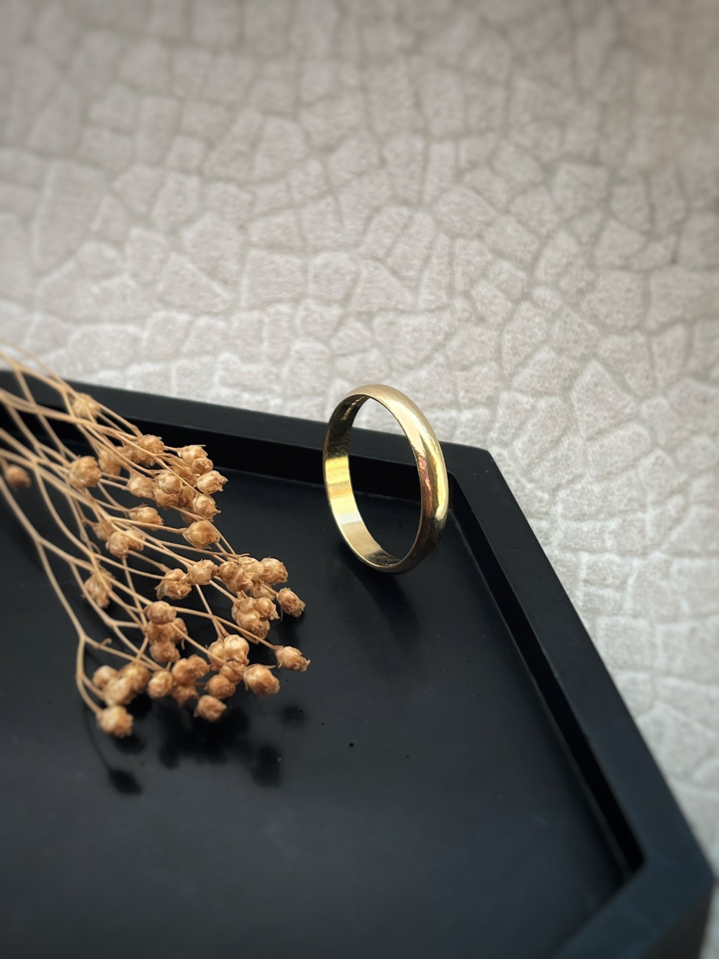 Solid 9ct yellow gold 3mm D section simple plain modern delicate recycled gold half round band ring