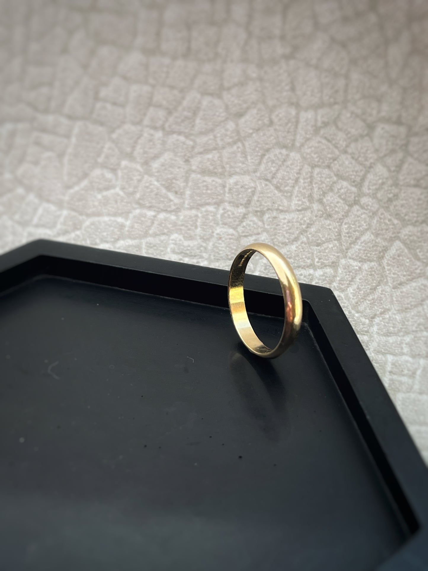 Solid 9ct yellow gold 3mm D section simple plain modern delicate recycled gold half round band ring
