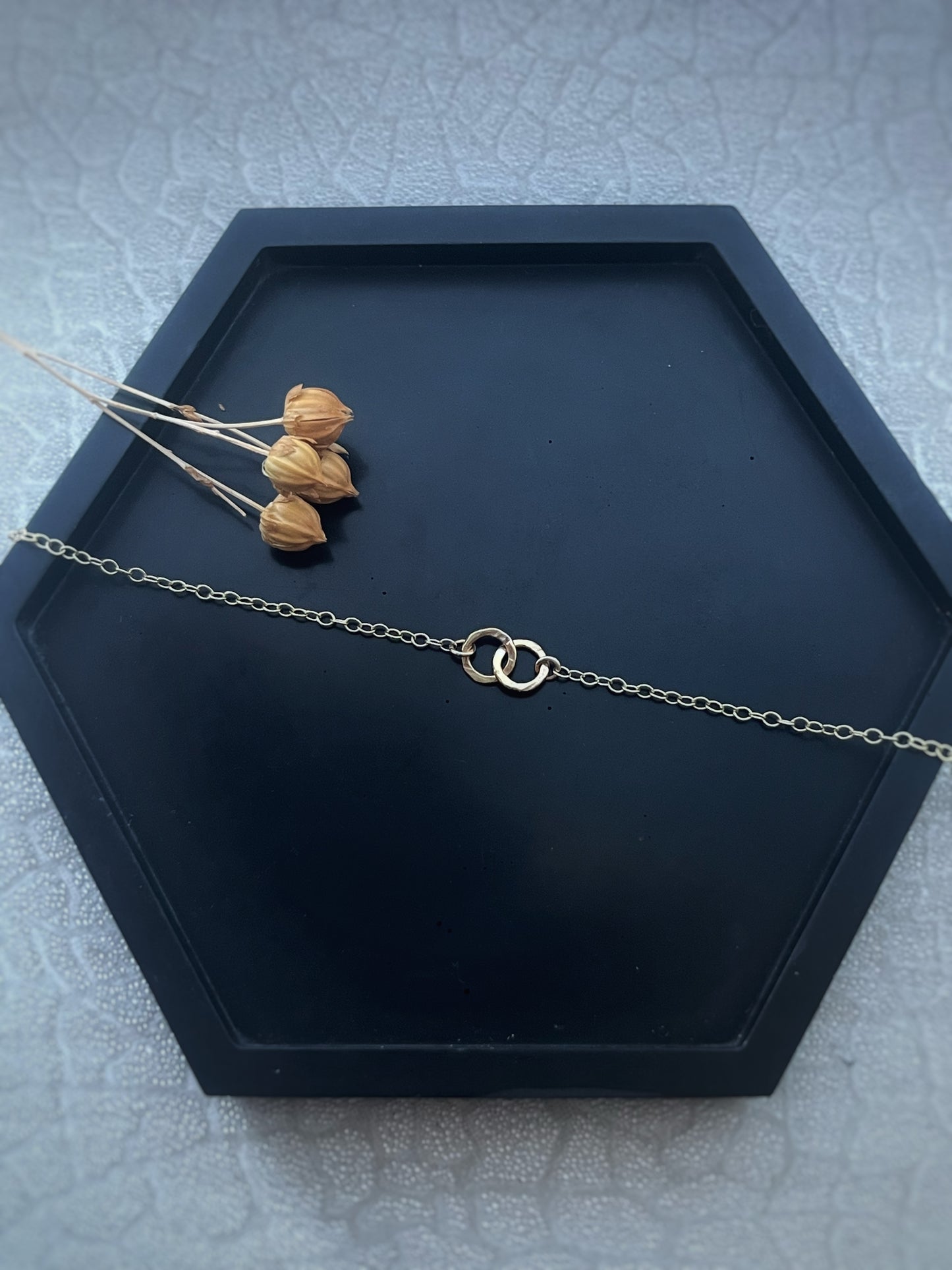 Solid 9ct gold interlocking 2 tiny circle hoop, hammered bracelet