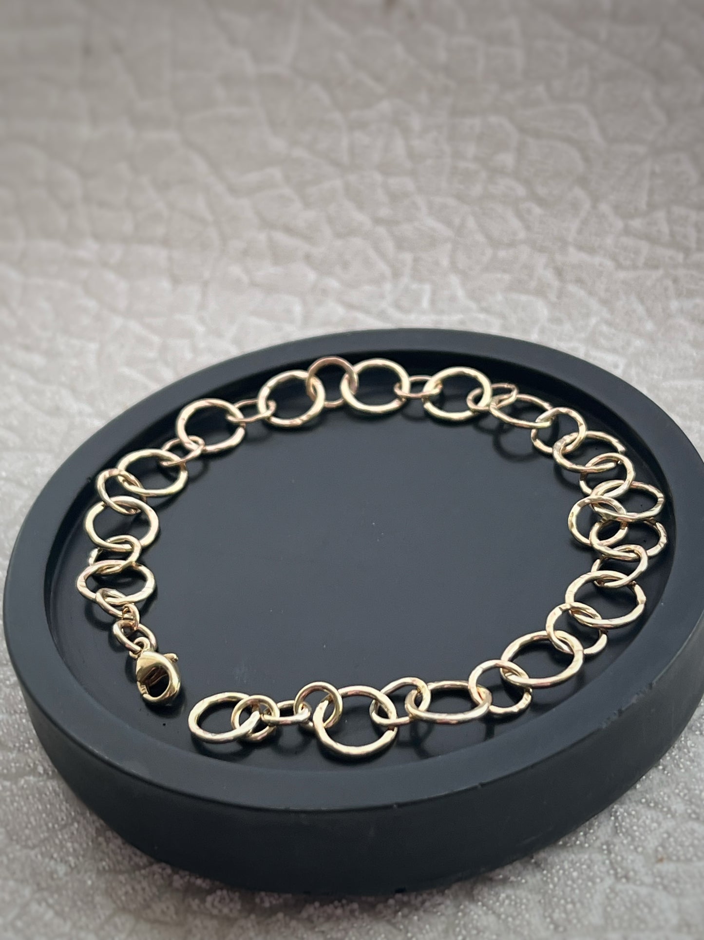 Solid 9ct gold hammered interlocking 2 size yellow gold hoop bracelet