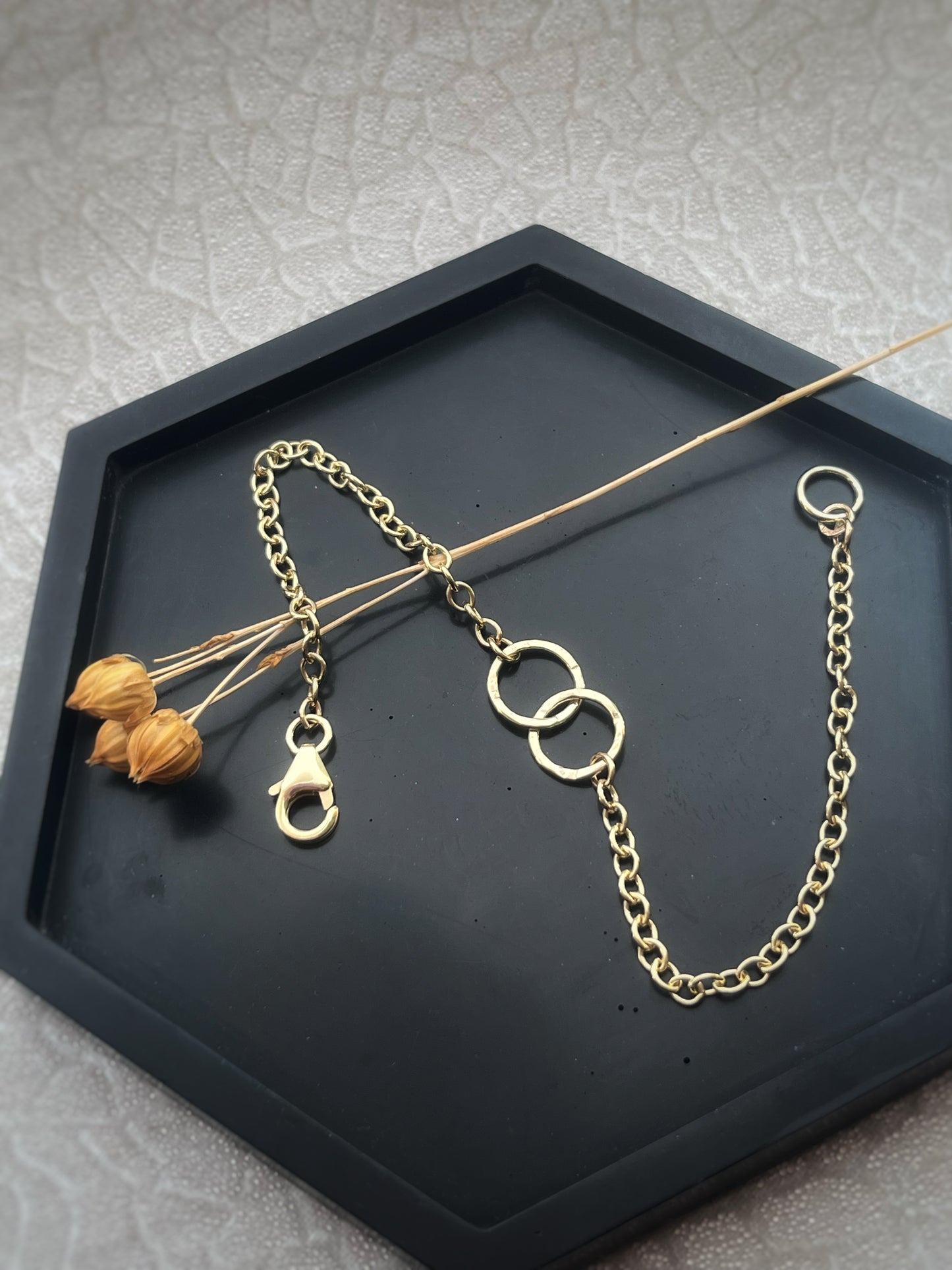 Solid 9ct gold heavy 2.5mm trace chain hammered 2 interlocking yellow gold hoop bracelet