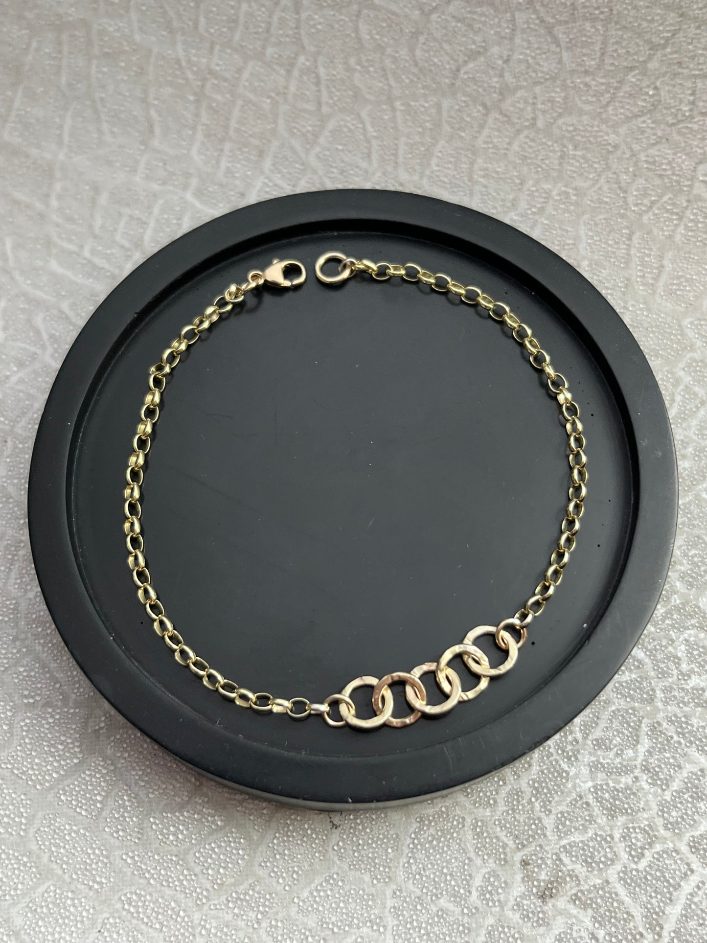 Solid 9ct gold heavy 2.3 belcher chain hammered 5 interlocking yellow gold hoop bracelet