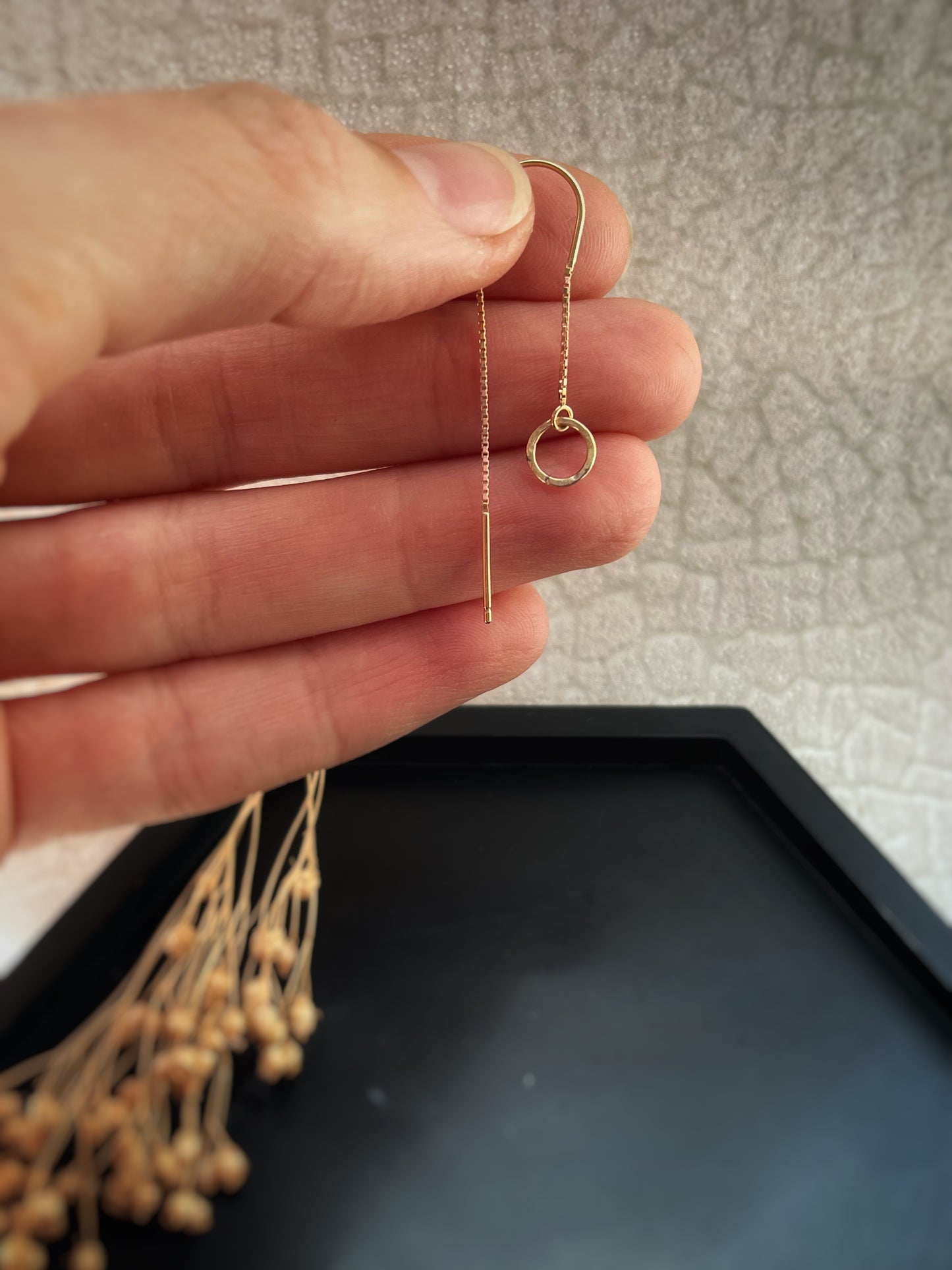 Simple solid 9ct yellow gold bark texture chain thread dangly round hoop earrings- 6mm