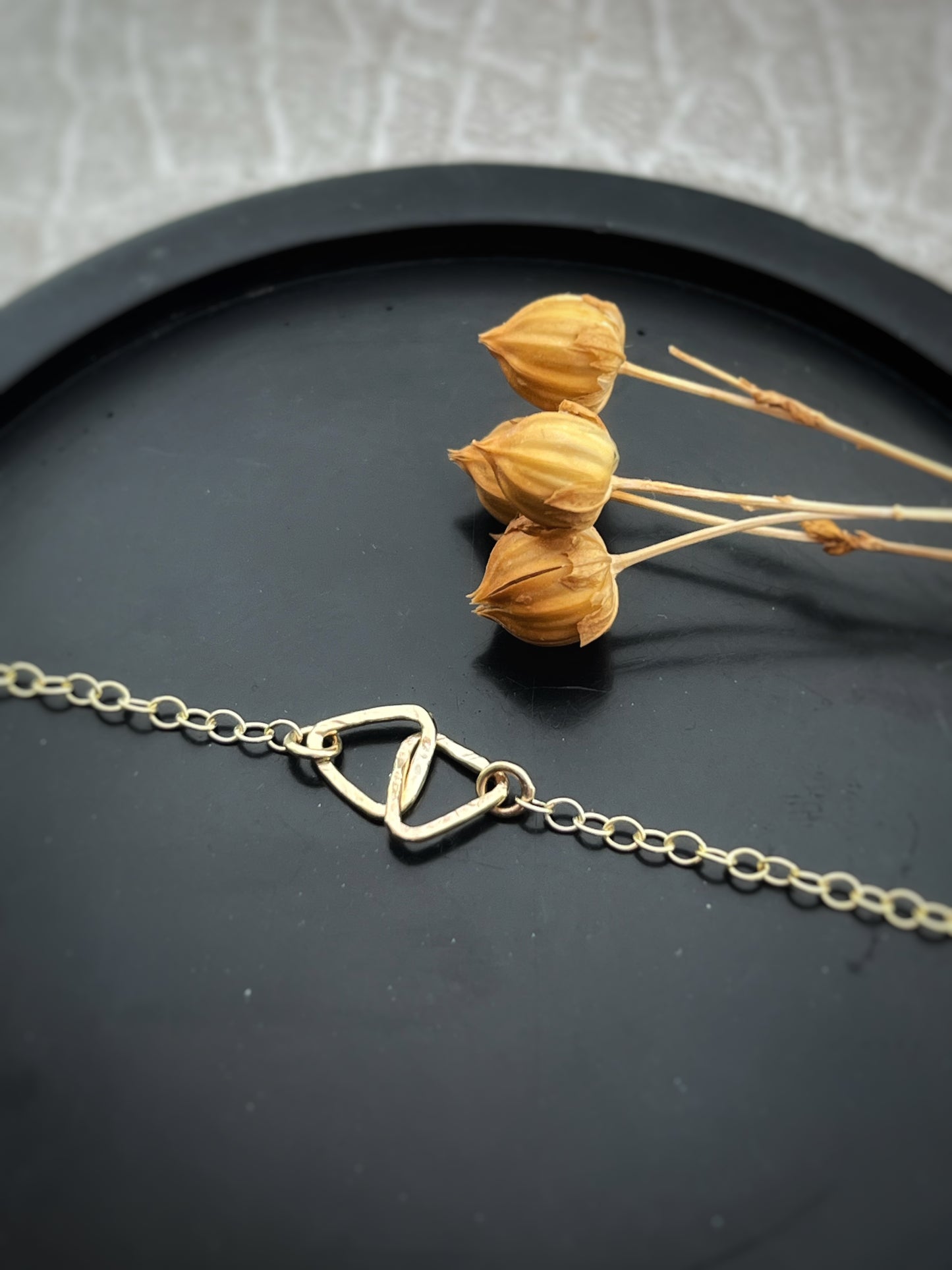 Solid 9ct gold hammered 2 triangle interlocking yellow gold 6mm hoop bracelet with heavy belcher chain