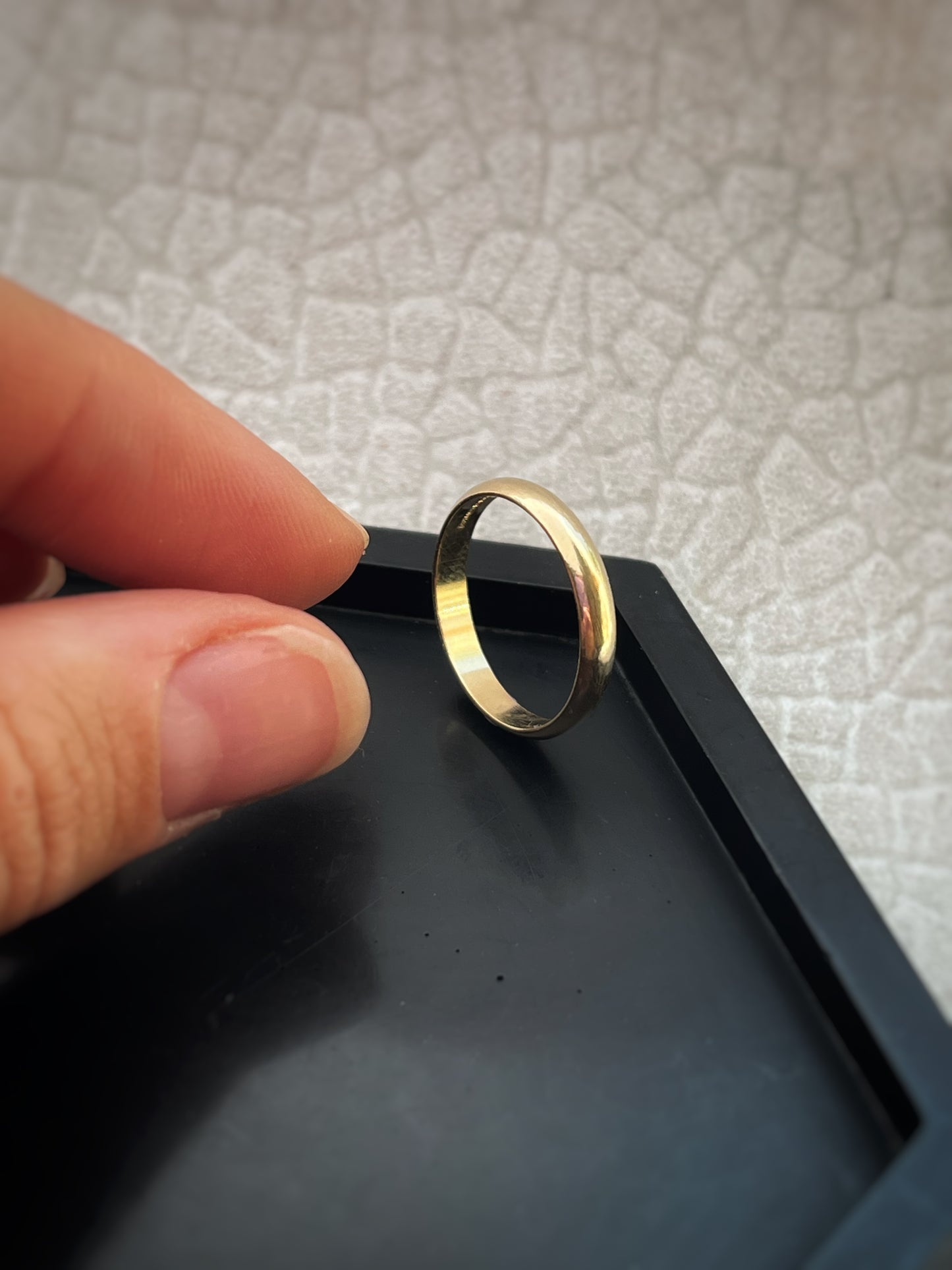Solid 9ct yellow gold 3mm D section simple plain modern delicate recycled gold half round band ring
