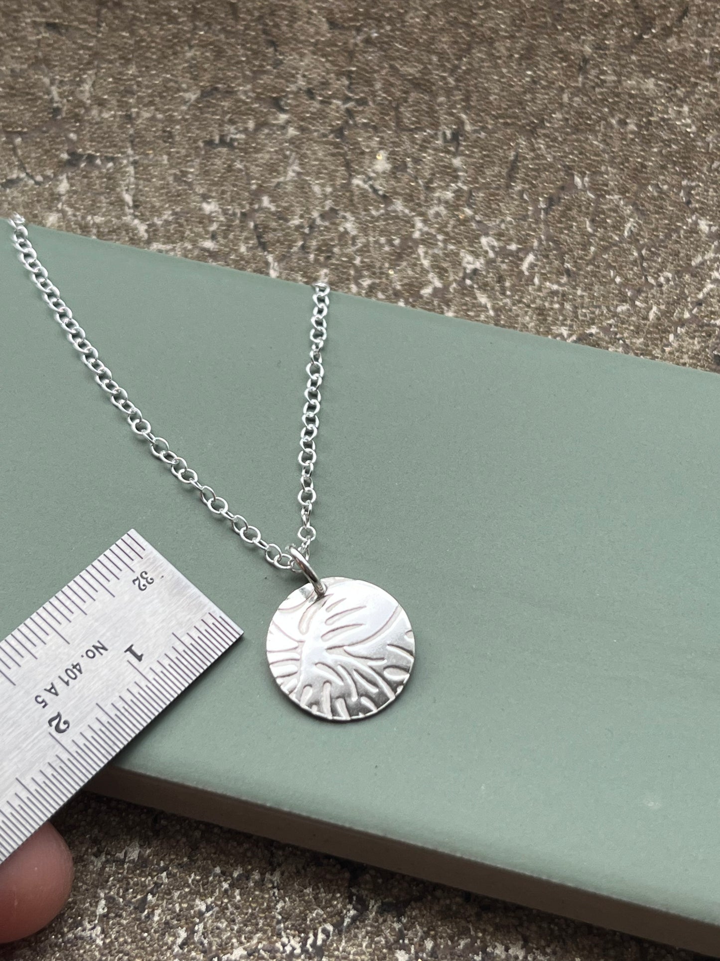 Sterling silver floral pattern pendant 15mm