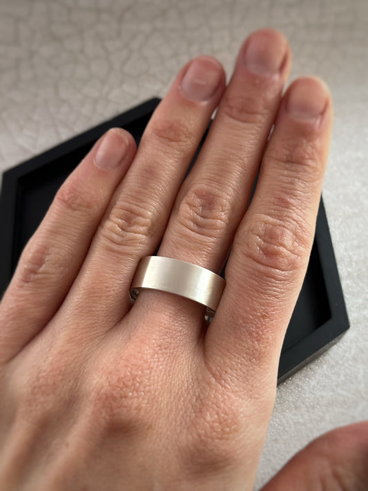 Solid 18ct White gold 8mm easy fit flat outside, domed inside simple plain modern chunky heavy recycled gold band ring