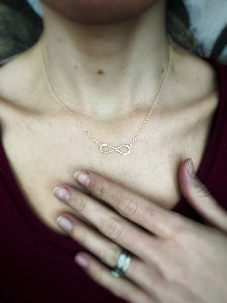 Solid 9ct solid gold interlocking, a handmade hammered textured infinity necklace