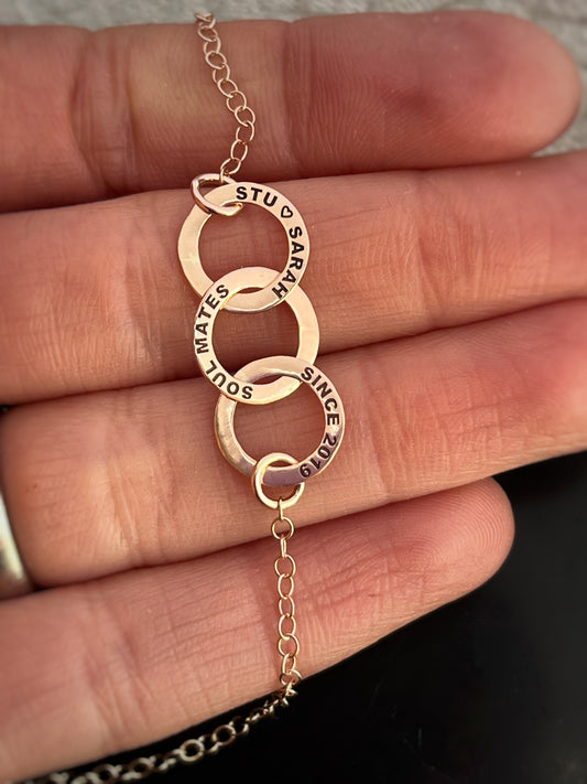 Personalised Engraved Gold Jewellery: Meaningful Details That Last a Lifetime