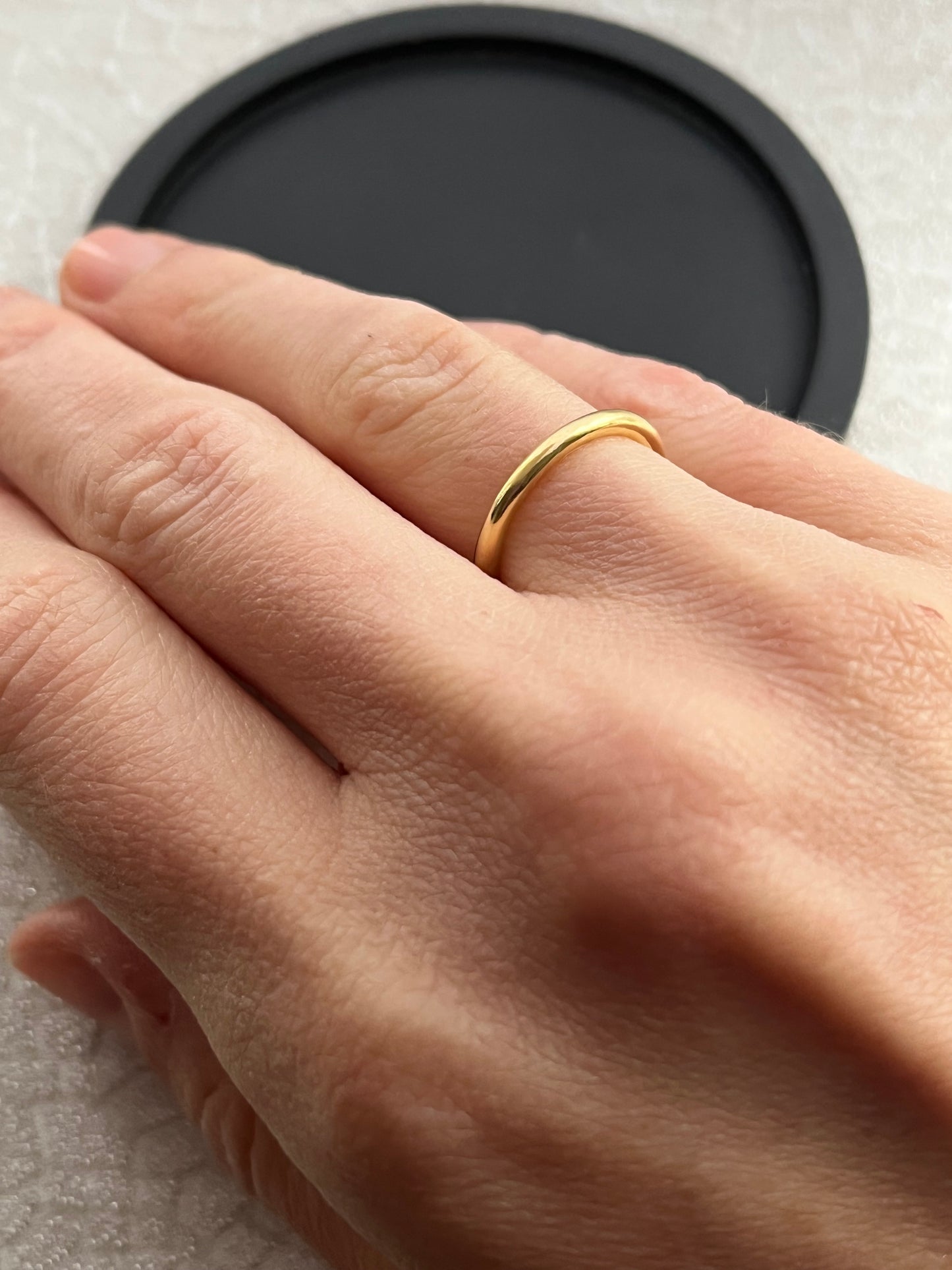 Solid 18ct yellow gold 2mm round wire simple plain modern recycled gold flat band ring