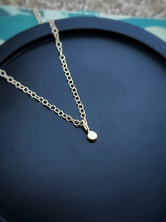 Solid 9ct yellow gold pebble pendant necklace 18 inches