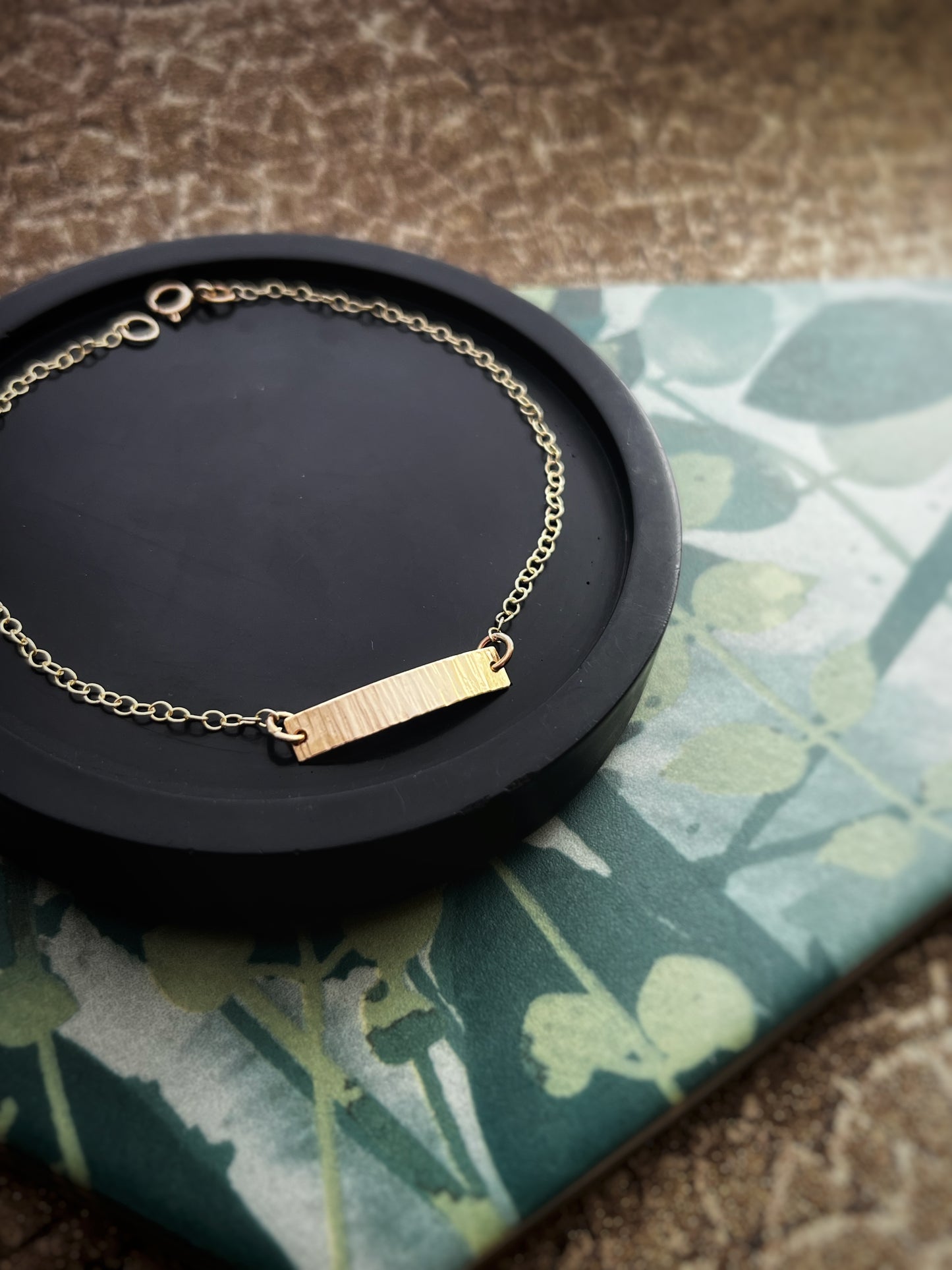 Solid 9ct yellow gold hammered identity bracelet 7.5 inches