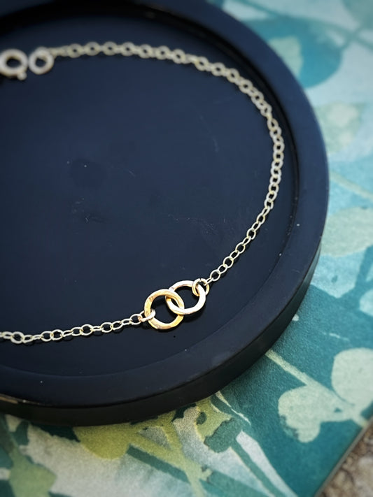 Solid 9ct yellow gold 2 hammered  6mm hoop bracelet 7.5 inches