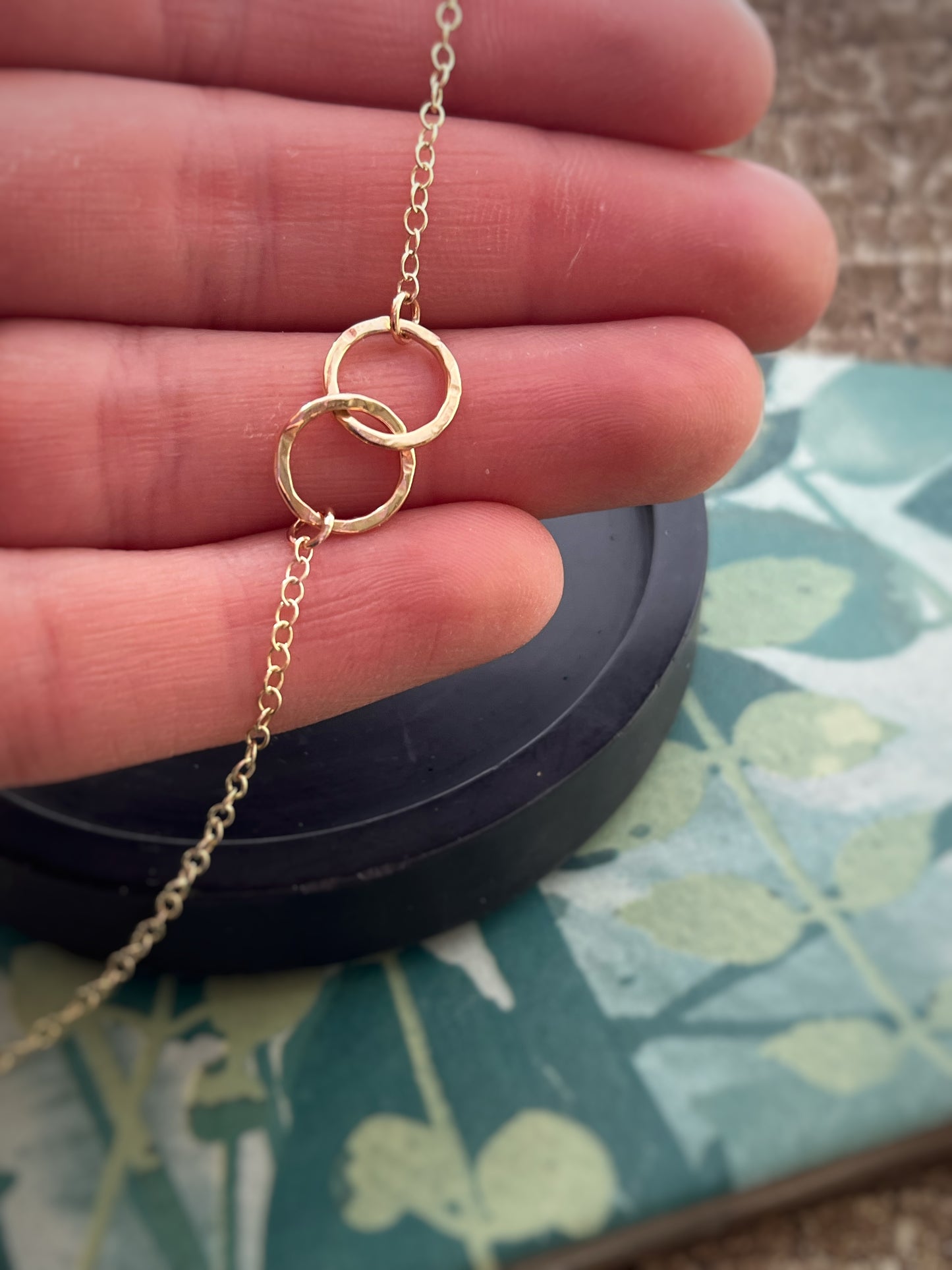 Solid 9ct yellow gold 2 hammered hoop bracelet 7.5 inches