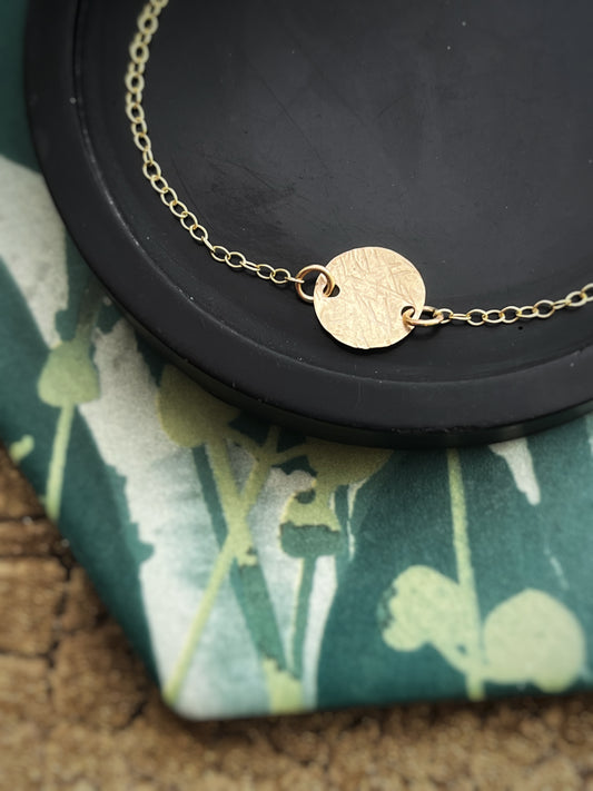 Solid 9ct yellow gold hammered circle bracelet 7.5 inches