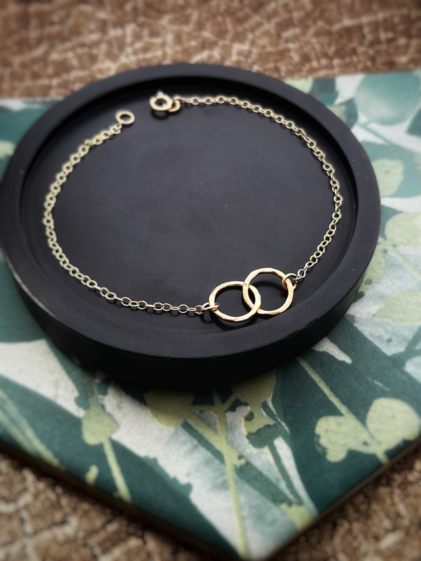 Solid 9ct yellow gold 2 hammered hoop bracelet 7.5 inches