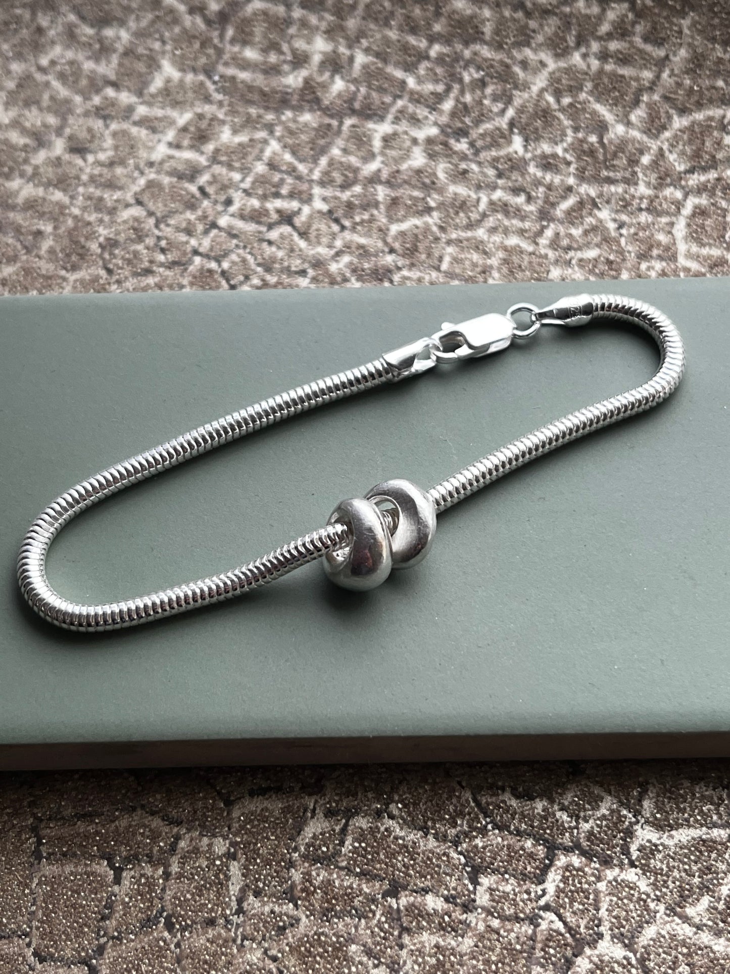 Sterling silver snake chain bracelet & 2 pebbles 7.5 inches