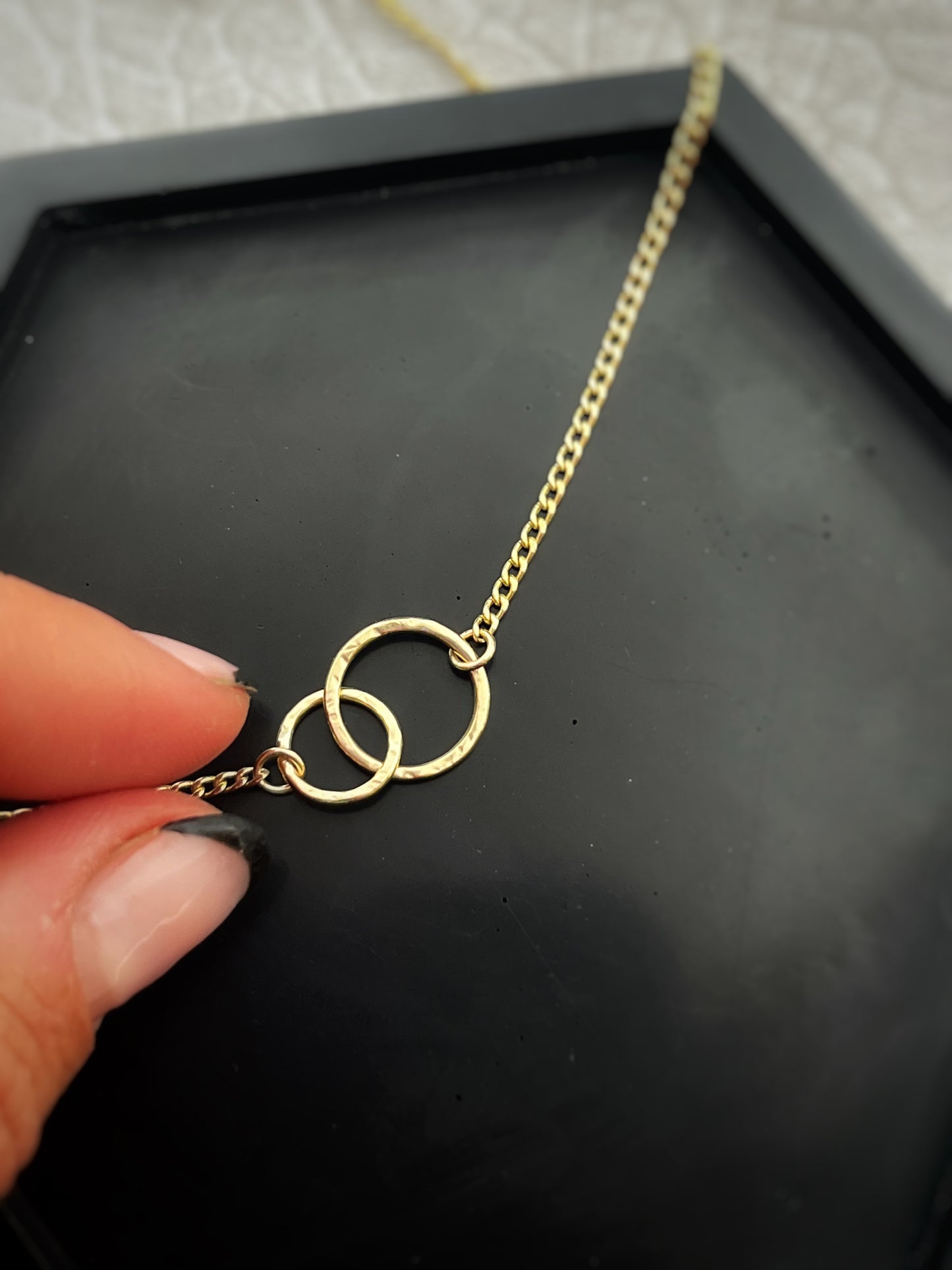 Solid 9ct gold, handmade hammered textured interlocking 9mm & 12mm circle curb chain necklace