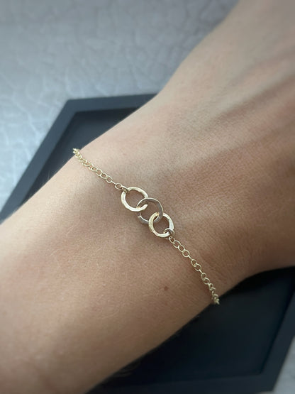 Solid 9ct gold interlocking 3 tiny circle hoop, hammered bracelet