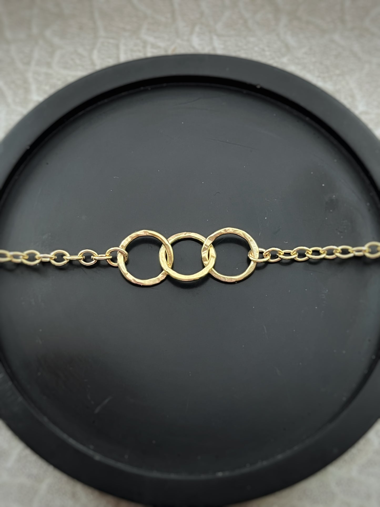 Solid 9ct gold heavy 2.5mm trace chain hammered 3 interlocking yellow gold hoop bracelet