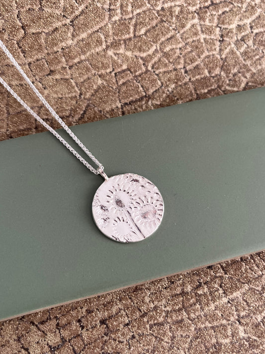 Fine silver abstract flower pattern pendant 25mm