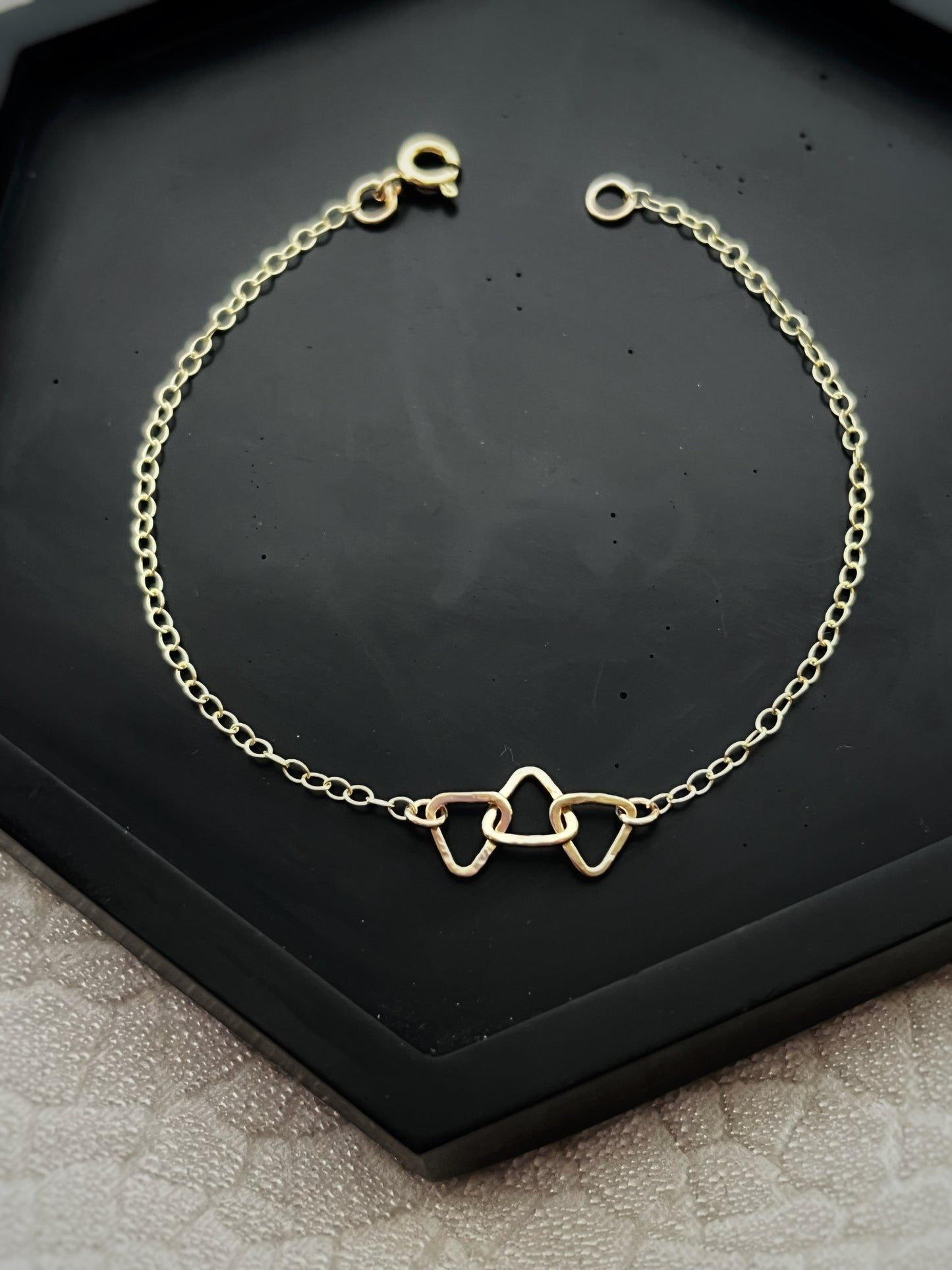 Solid 9ct gold hammered 3 triangle interlocking yellow gold 6mm hoop bracelet