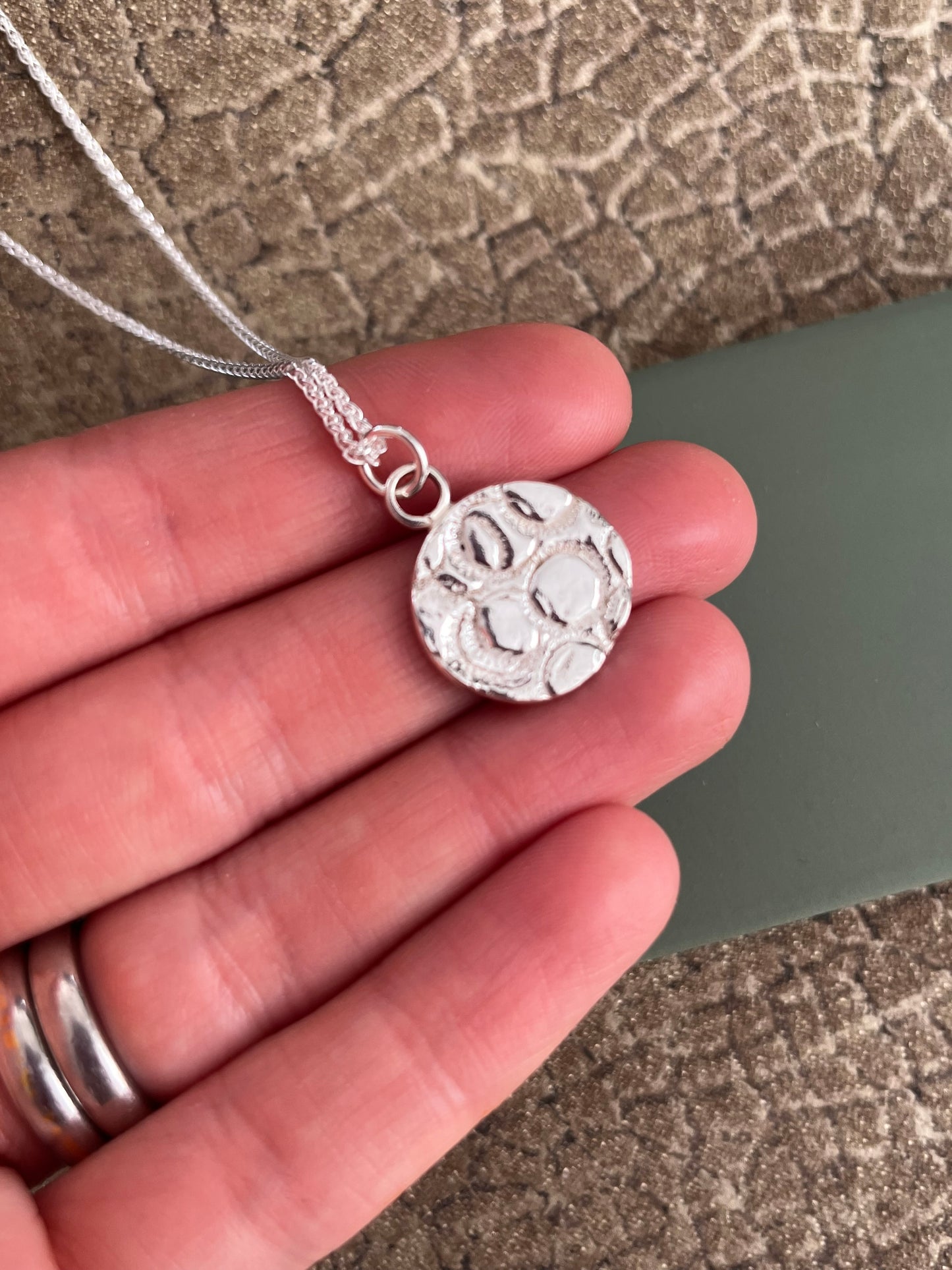 Fine silver abstract bubble pattern pendant 16mm
