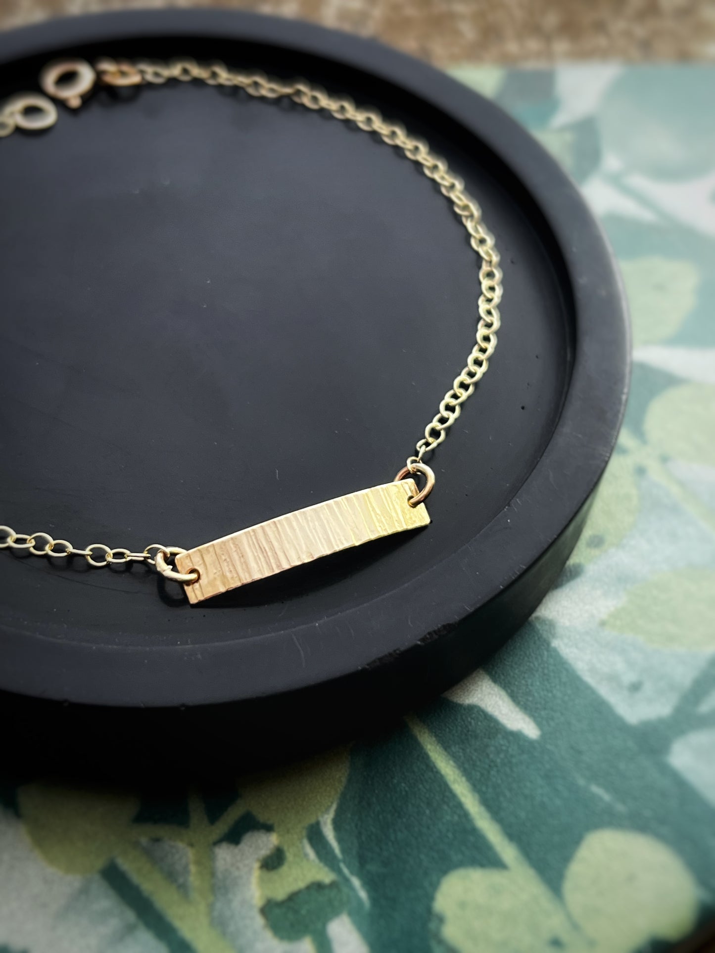 Solid 9ct yellow gold hammered identity bracelet 7.5 inches