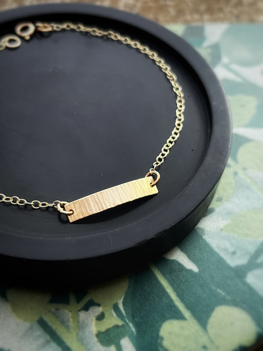 Solid 9ct yellow gold hammered identity bracelet 7.5 inches