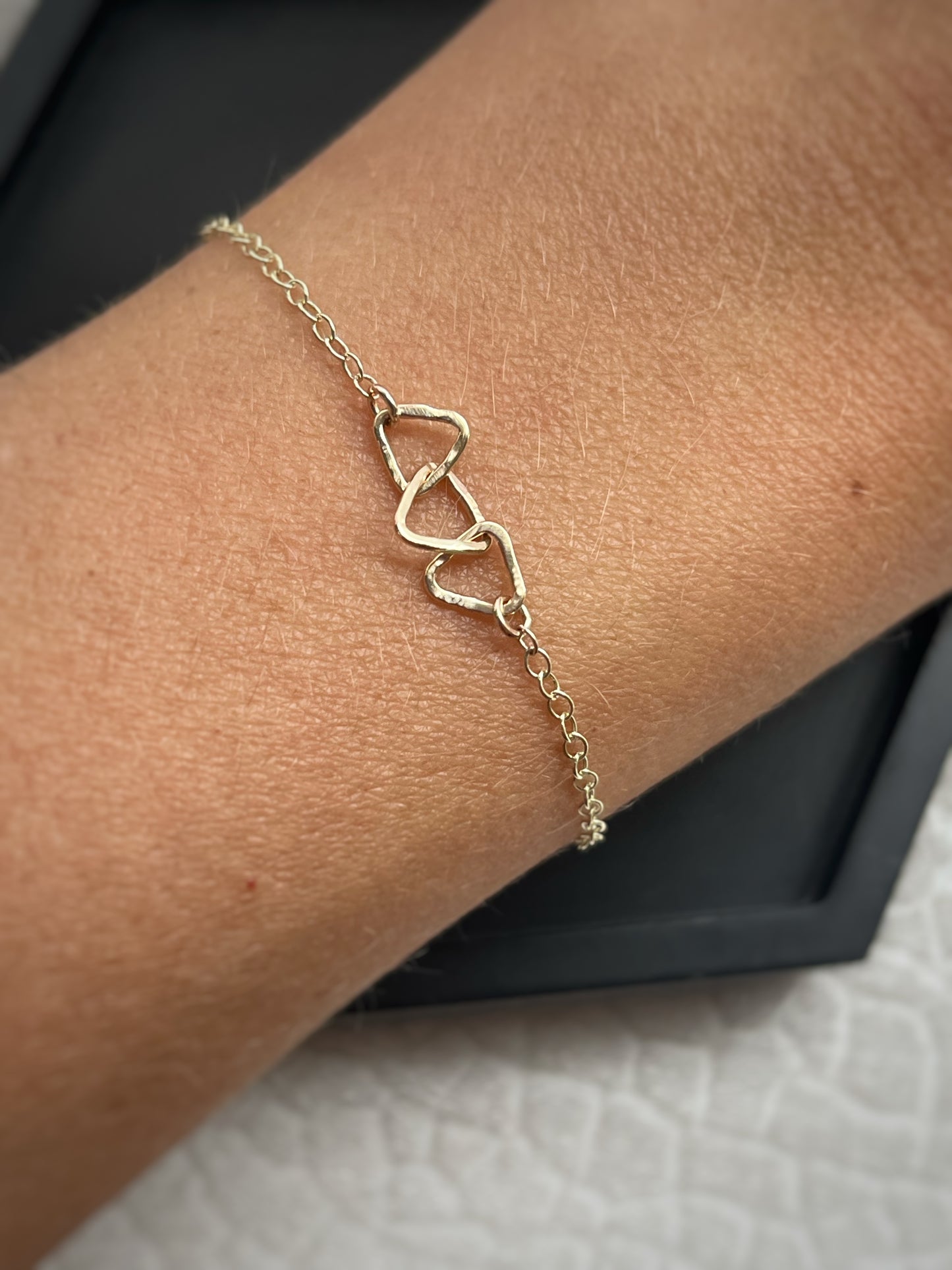Solid 9ct gold hammered 3 triangle interlocking yellow gold 6mm hoop bracelet