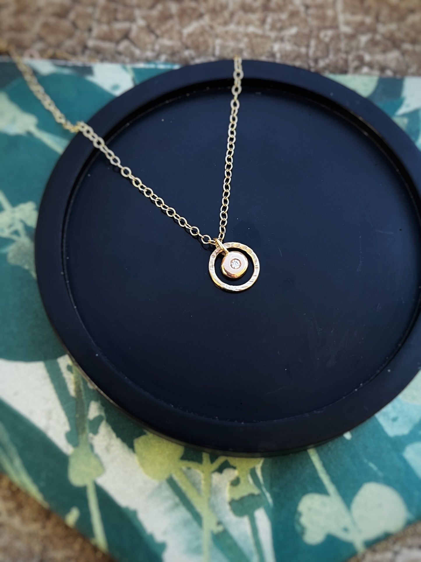 Solid 9ct yellow gold pebble & natural diamond hoop pendant necklace 18 inches