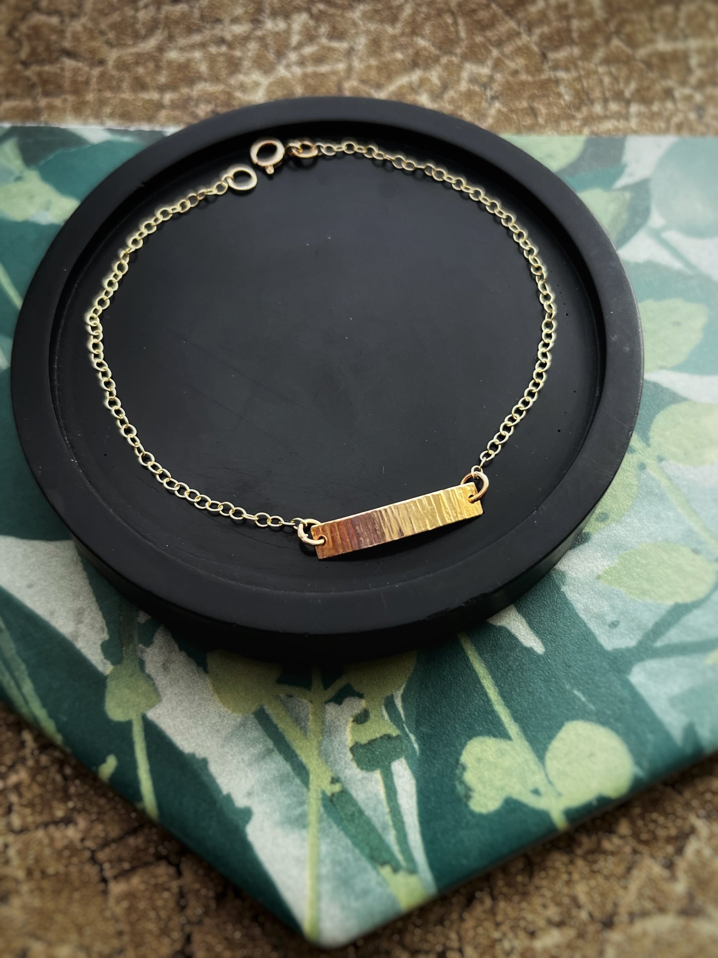 Solid 9ct yellow gold hammered identity bracelet 7.5 inches