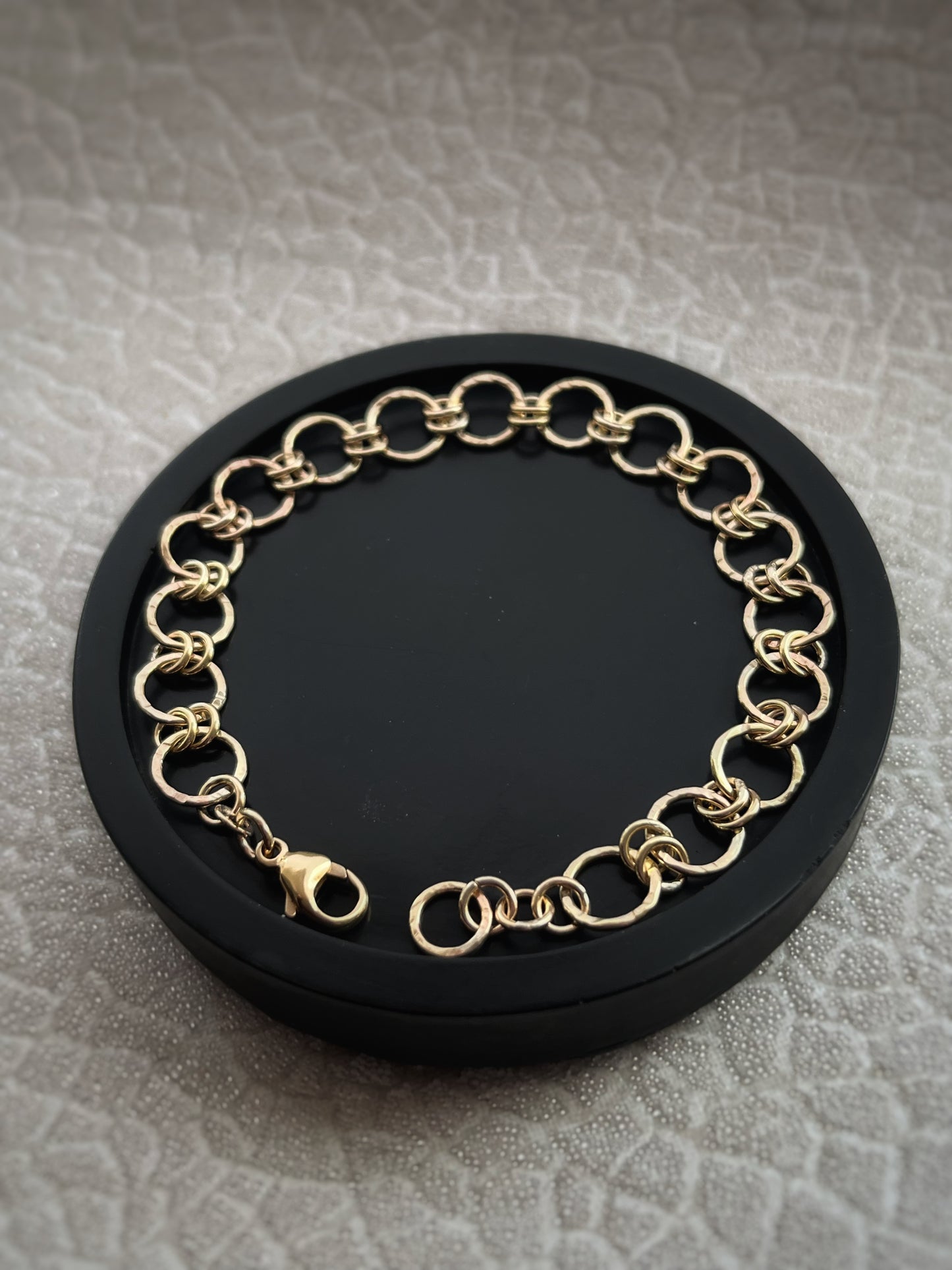 Solid 9ct gold hammered interlocking double yellow gold hoop bracelet