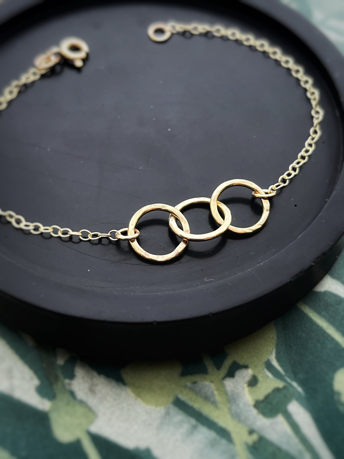 Solid 9ct yellow gold 3 hammered hoop bracelet 6.5 inches