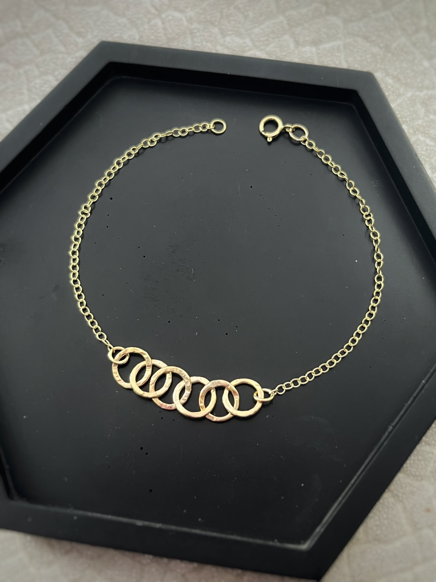 Solid 9ct gold hammered 6 interlocking yellow gold 6mm hoop bracelet