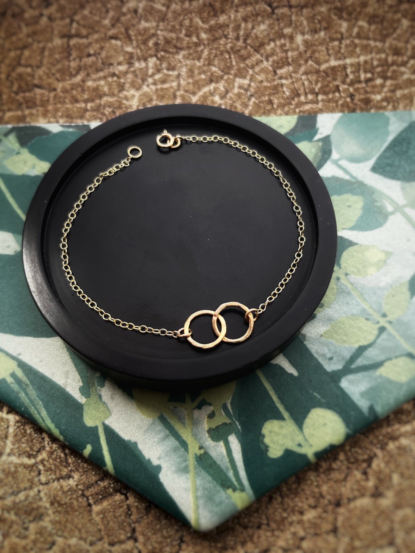 Solid 9ct yellow gold 2 hammered hoop bracelet 7.5 inches