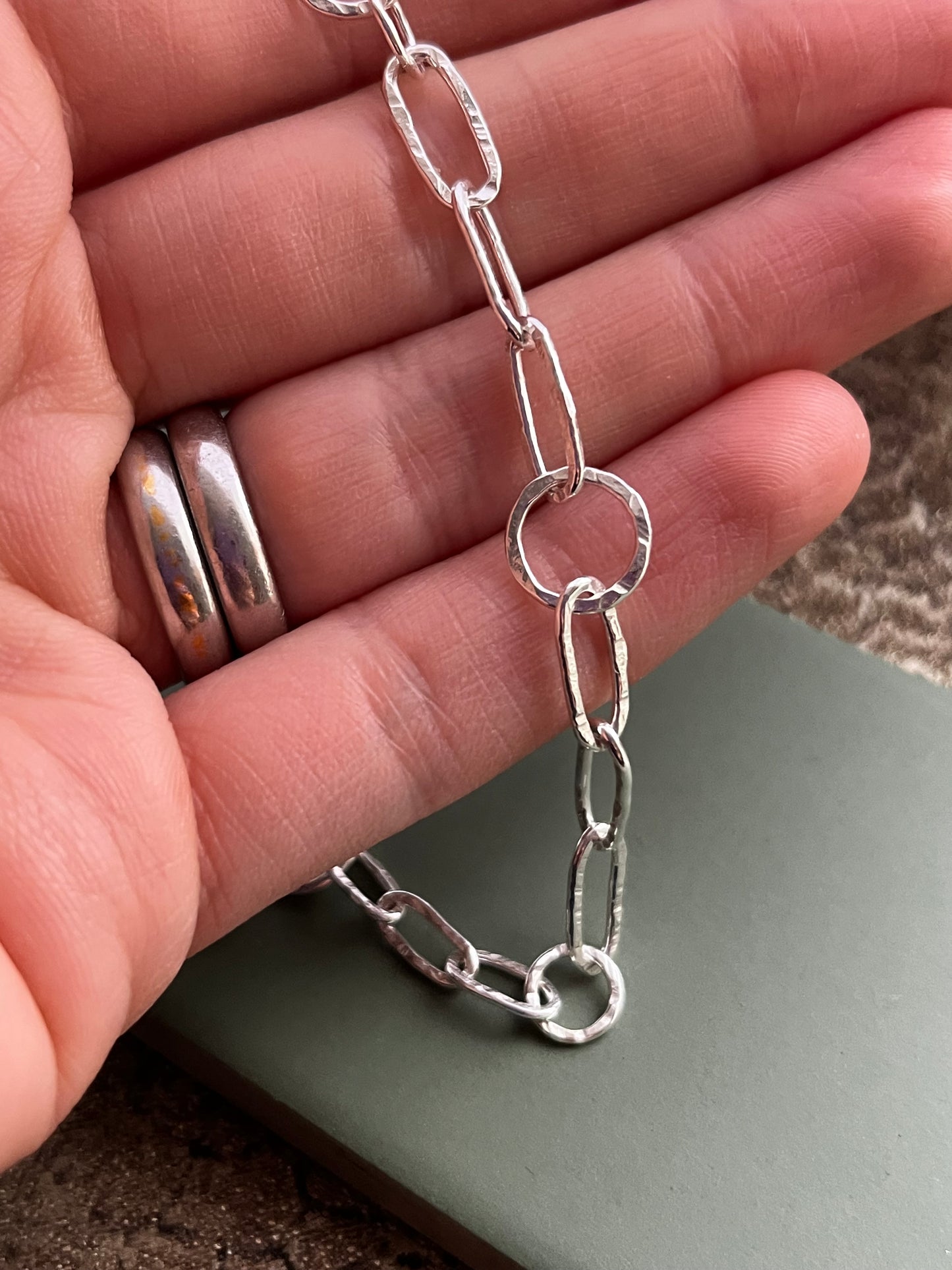 Sterling silver hammered circle and oval link bracelet 7.5 inches