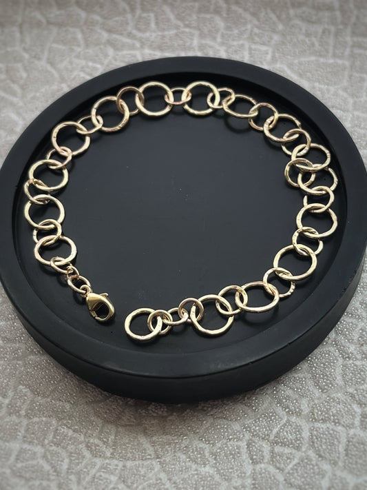 Solid 9ct gold hammered interlocking 2 size yellow gold hoop bracelet