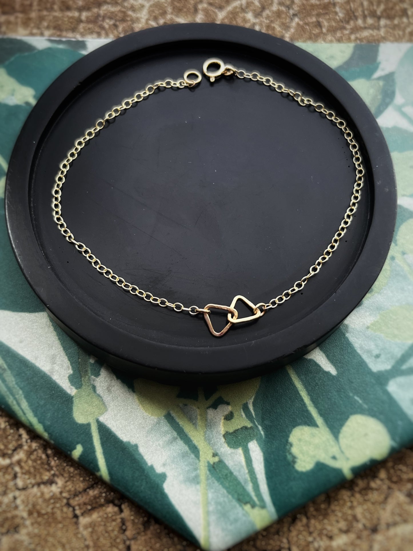 Solid 9ct yellow gold hammered triangles bracelet 7.5 inches