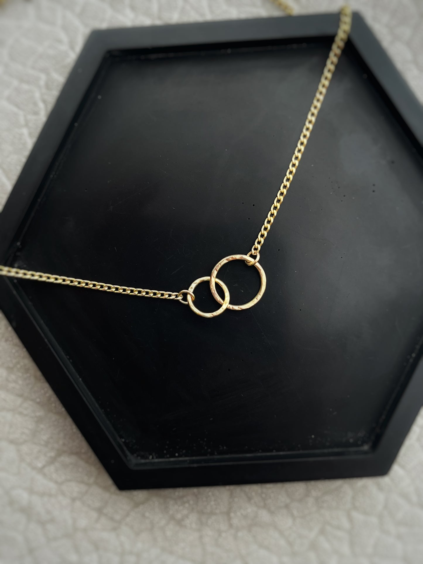 Solid 9ct gold, handmade hammered textured interlocking 9mm & 12mm circle curb chain necklace